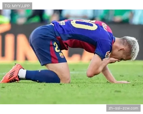 官方：莱比锡中场奥尔莫因脚踝韧带损伤，预计缺席6-8周